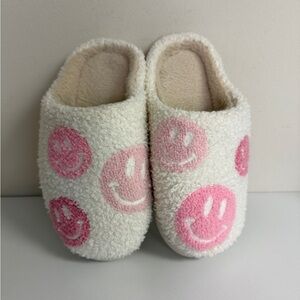 Kids Cozy Pink Smiley Face Slippers, Kids Size 3/4